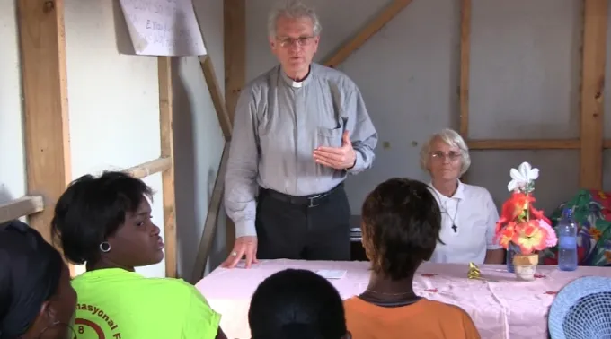 Copia-de-coral-cesslesse-001.jpg ?? 