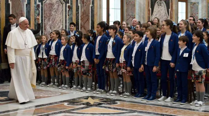 CoroNinosAudienciaPapa_LOR_07122017.jpg ?? 