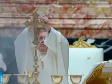 Papa Francisco celebra missa no Vaticano.