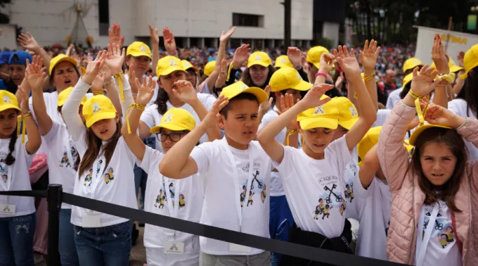 Criancas-rezam-pelo-papa-Francisco-Fatima_Santuario-de-Fatima.jpg ?? 