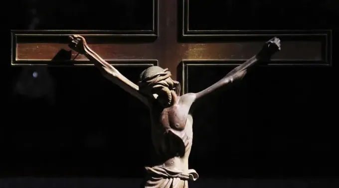 Cruz-Catholic-Relief-Services-2-asesinados-agencia-catolica-Unsplash-11042023.jpg ?? 