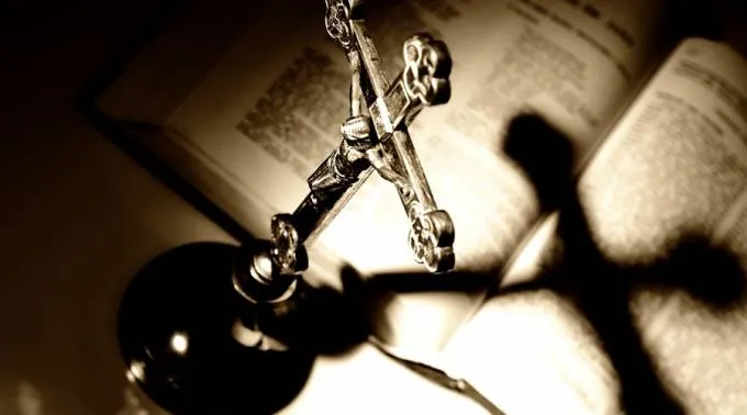 CruzConBiblia_FlickrMichalCC_BY_NC_ND_20_120515.jpg ?? 