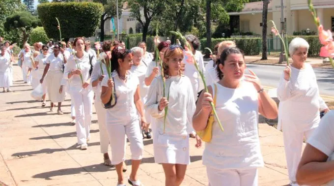 DamasDeBlanco_FlickrDumplifeMihaiRomanciucCC-BY-NC-2.0_190515.jpg ?? 