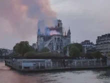 Catedral de Notre Dame durante o incêndio