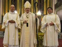 Da esquerda para a direita: Jorge Cuevas, Cardeal Daniel Sturla e Juan Andrés Verde 
