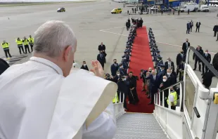 Para se despede no aeroporto de Atenas