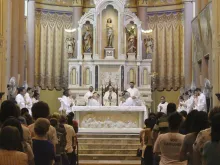 Dom Moacir Silva celebra missa na catedral de Ribeirão Preto.