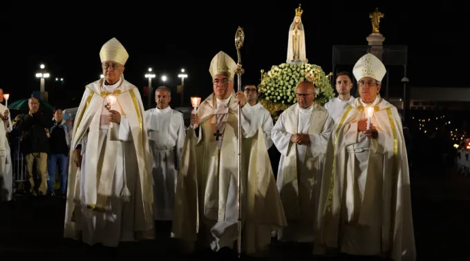 Dom-Nuno-Almeida-reza-pelo-papa-Frabcisco-e-pela-JMJ-em-Fatima_Santuario-de-Fatima.jpg ?? 