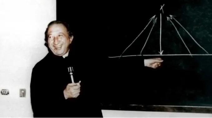 DonLuigiGiussani_-_FotoComunhaoeLibertacao.jpg ?? 