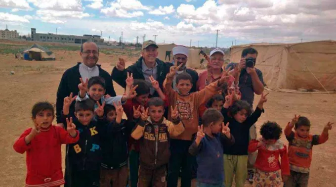 ElPKhalilJaarConRefugiados_AyudaAlaIglesiaNecesitadaAIN_050417.jpg ?? 