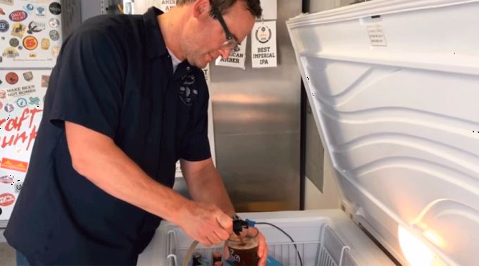 ElPPoirotFabricandoCerveza_CapturaYoutube_140717.gif ?? 