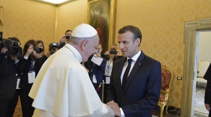 EmmanuelMacronPapaFrancisco_VaticanMedia_26062018.jpg ?? 