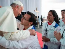 Papa Francisco com jovens paraguaios 