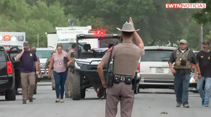 Escena-exterior-escuela-Texas_EWTN-Noticias_250522.webp ?? 