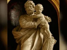 Imagem de São José na Catedral de Notre Dame.