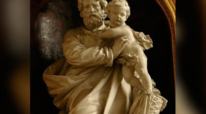 EstatuaDeSanJose_CatedralDeNotreDame_FotoDeVassil_CC-BY-3_0.jpg ?? 