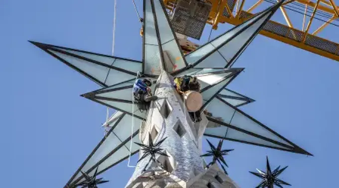 EstrellaTorreVirgen-twitterSagradaFamilia-29112021.webp ?? 