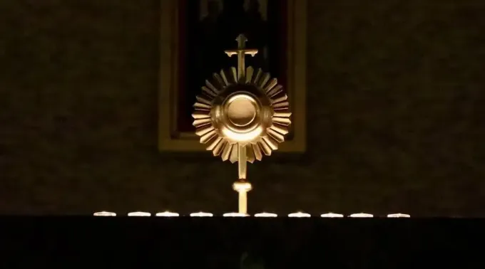 Eucaristia-Eric-Mok-Unsplash-280721.webp ?? 