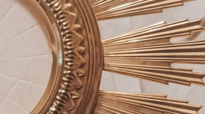 Eucaristia-Maria-Oswalt-Unsplash-2-150921.webp ?? 