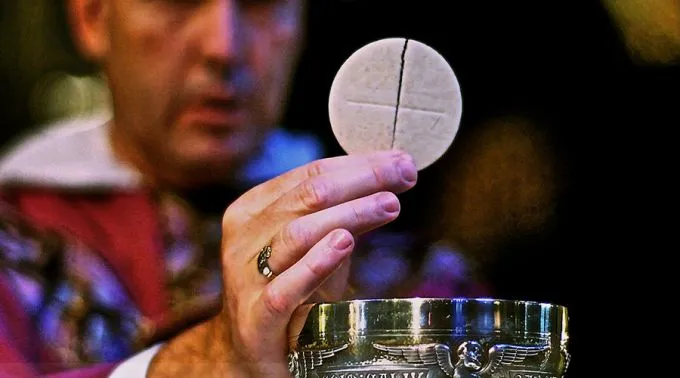 Eucaristia_FlickrSaintJosephCC-BY-NC-ND-2.0_040615.jpg ?? 