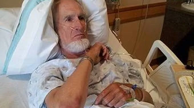 Everett_Stadig_recuperating_in_the_hospital_after_being_shoved_and_breaking_his_hip_Courtesy_of_Everett_Stadig_CNA_US_Catholic_News_11_21_12.jpg ?? 