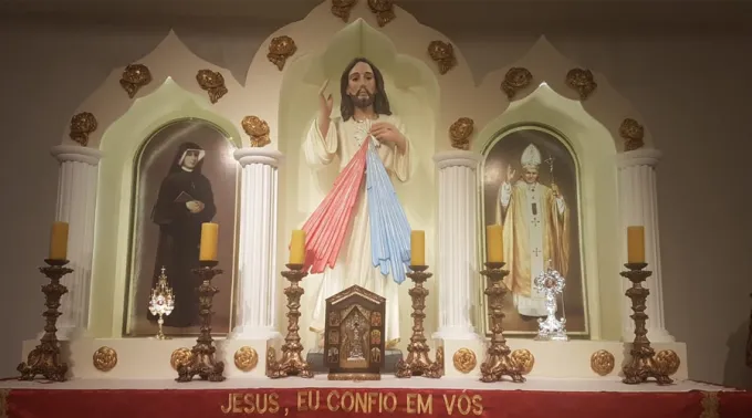 Exposicao_Reliquias_dos_Santos_1.jpeg ?? 