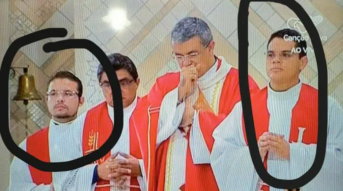 Falsos_sacerdotes_-_Escolastica_da_Depressao.jpg ?? 