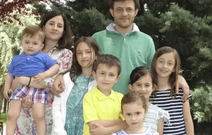 Família Palacios Francés em 2015, com seus 6 primeiros filhos. Depois nasceram mais dois. Crédito: Diocese de Burgos, Espanha.
