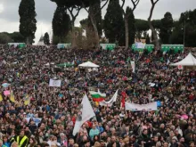 Milhares de pessoas em defesa da família (Roma).