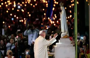 Papa Francisco na visita ao santuário de Fátima em 12 de maio de 2017