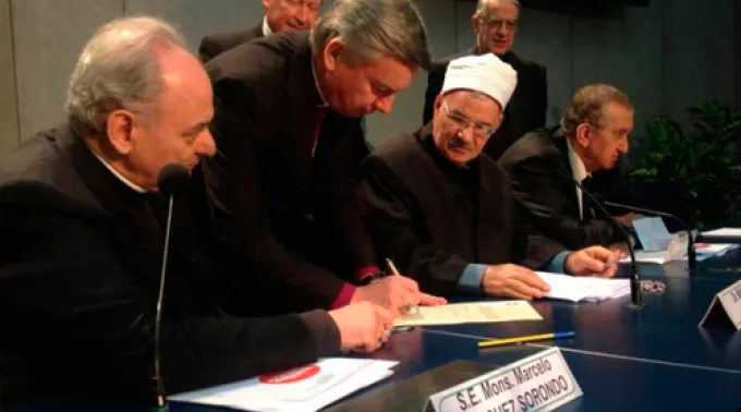 FirmaContraTrataPersonas_Aica.jpg ?? 