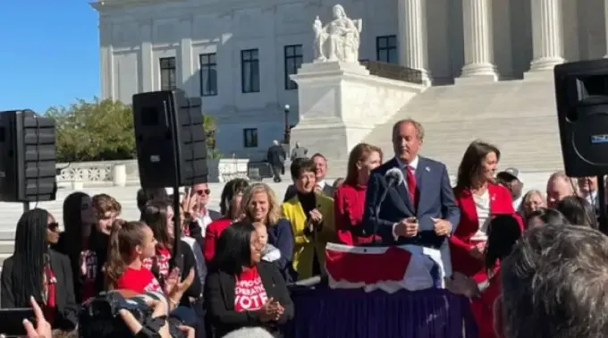 FiscalTexas-KenPaxton-ChristineRouselle-ACIPrensa-04032022.webp ?? 