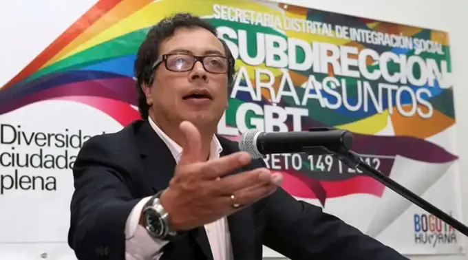 FlickrGustavoPetroUrrego_230822.webp ?? 