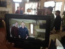 David e Jason Benham na gravação da propaganda do Flip it Forward.