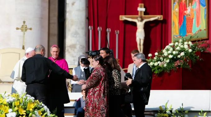 Foto_Papa_Francisco_pareja_de_iraquies.jpg ?? 