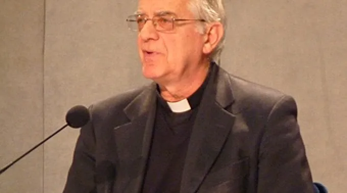 Fr_Federico_Lombardi_speaks_about_Pope_Benedict_XVIs_resignation_Feb_11_2013_Credit_David_Uebbing_CNA_2_CNA_Vatican_Cathlic_News_2_11_13.jpg ?? 