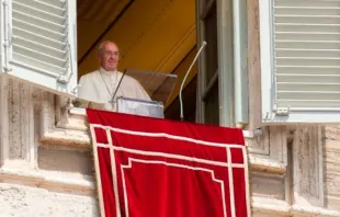 Papa Francisco durante a oração do Regina Caeli