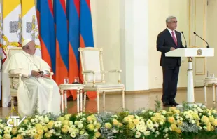 Papa Francisco e o Presidente da Armênia, Serzh Sargsián. Captura Youtube
