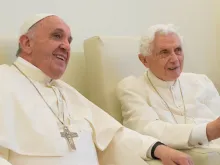 Papa Francisco e o Papa Emérito Bento XVI