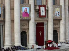 Retratos oficiais de alguns dos novos santos canonizados hoje pelo Papa Francisco.