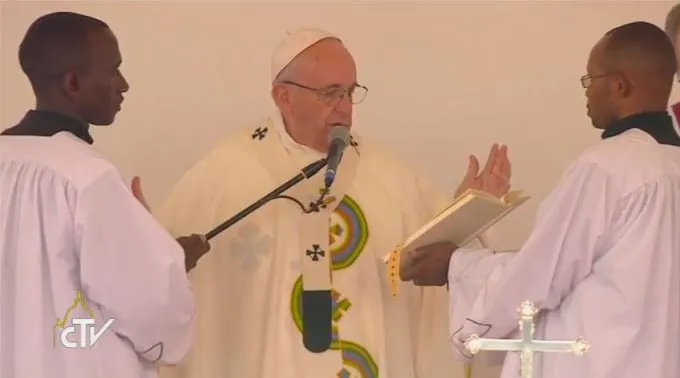 FranciscoCronicaMisaKenia.jpg ?? 