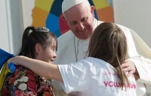 Papa em um encontro com jovens. Foto Vatican Media