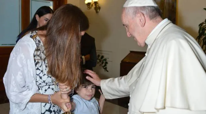 FranciscoFamiliaOjeda_LOsservatoreRomano_030915.jpg ?? 