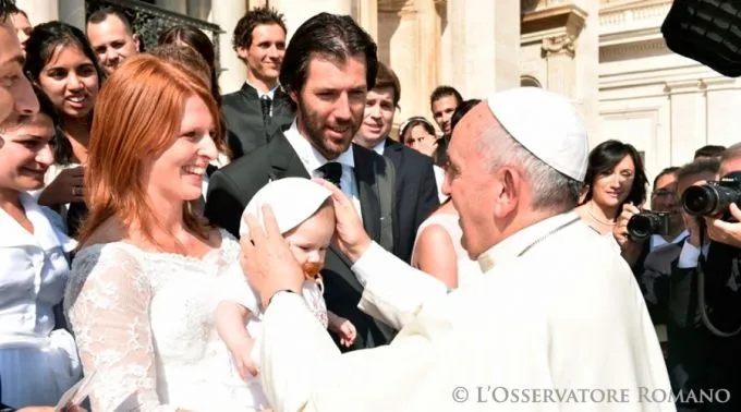 FranciscoFamilia_LOsservatoreRomano.jpg ?? 