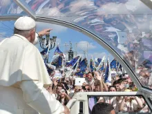 O Papa com milhares de jovens.