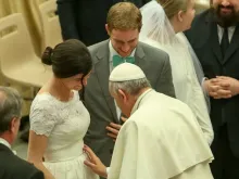 Papa Francisco e Casais no Vaticano