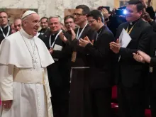 O Papa durante o encontro com os Missionários em 2016