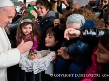 Papa Francisco com as crianças