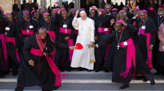 FranciscoObisposAfricanos_LOsservatoreRomano_241115_1.jpg ?? 