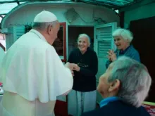 Papa Francisco com idosos